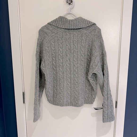 Abercrombie Grey Cable Notch Neck Sweater (XS) - Picture 2 of 5